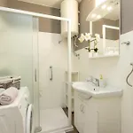 Frane 2br Aparment Near Old Town 아파트 *