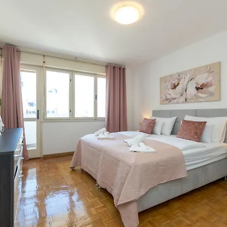 Апартаменти Frane 2br Near Old Town Задар