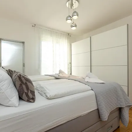Frane 2br Near Old Town Задар