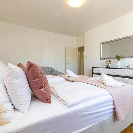 Frane 2br Near Old Town Zadar
