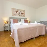 Frane 2br Aparment Near Old Town 公寓 *