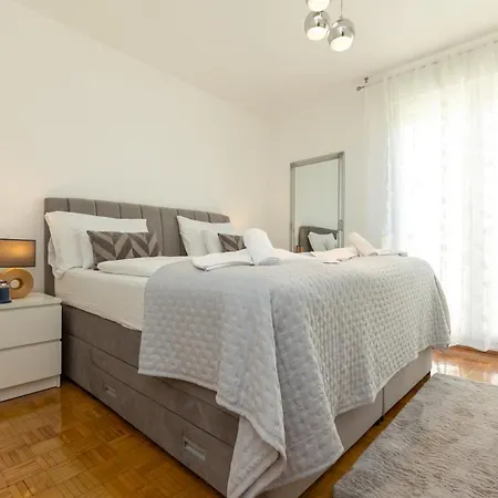 Frane 2br Near Old Town Apartamento